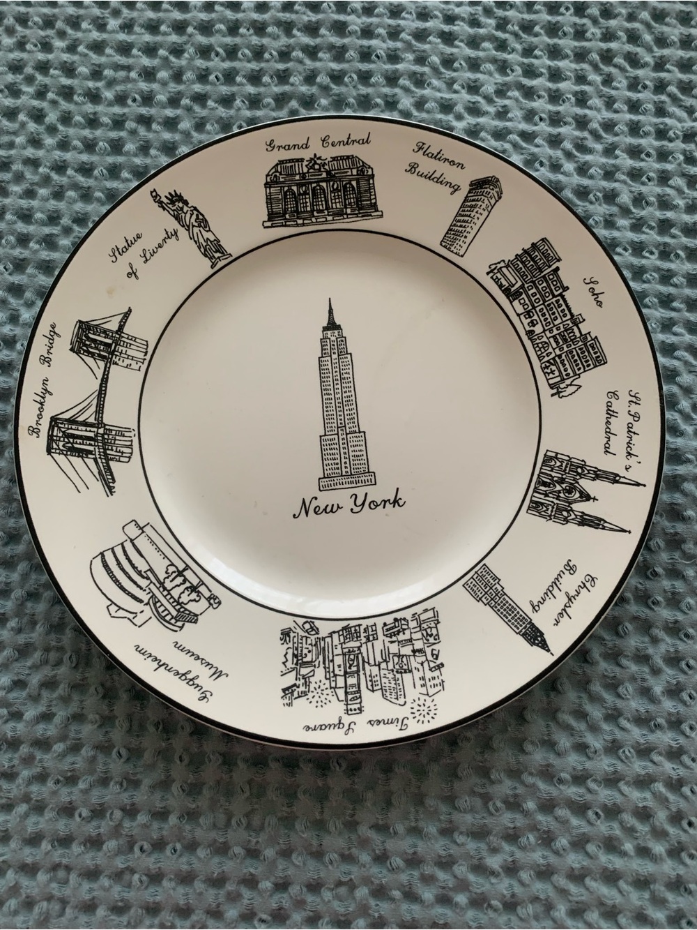 222 Fifth Around the City New York Manhattan Salad Lunch Dessert Plate 8.34"
